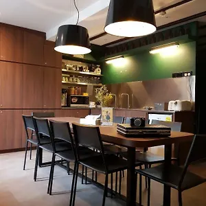 Wink At Mosque Street Capsule hotel Singapore